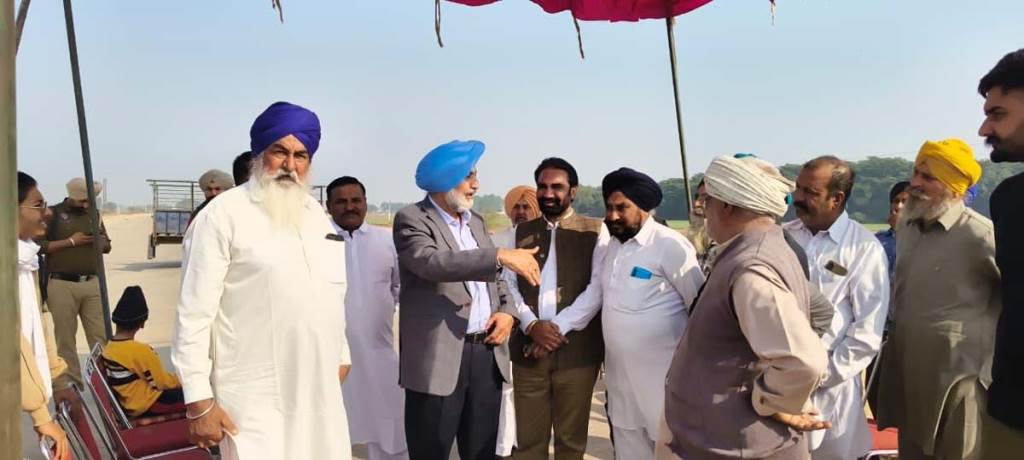 Farmers blocked the newly constructed highway and staged a protest